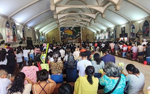 Las iglesias catolicas en Santa Elena se coparon de devotos por el Domingo de Ramos