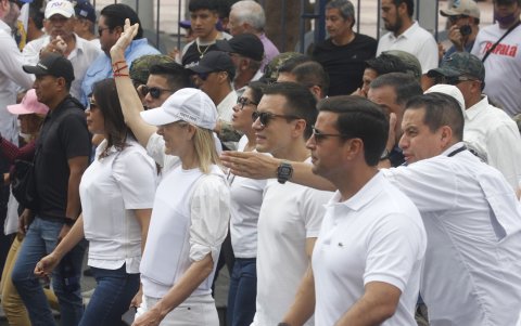 Daniel Noboa ya ha tenido enfrentamientos con la Corte Constitucional e incluso participó de una marcha en contra de los magistrados.