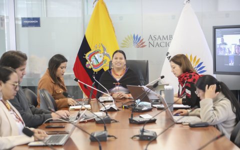 Comisión de Educación aprobó informe que impulsa educación financiera en aulas del país.