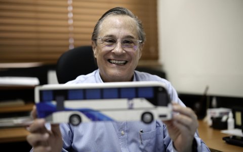 Gerente de la empresa de transporte La Tapachula, Rodrigo Castro, posando en San Antonio de Escazú (Costa Rica)