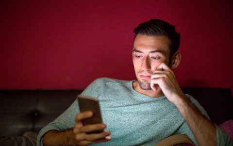 Detenido en Ecuador por almacenar más de 100 archivos de abuso sexual infantil.