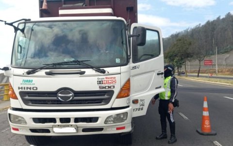 Entre las 06:00 y las 10:00 el transporte pesado no puede circular por la Ruta Viva y Simón Bolívar.