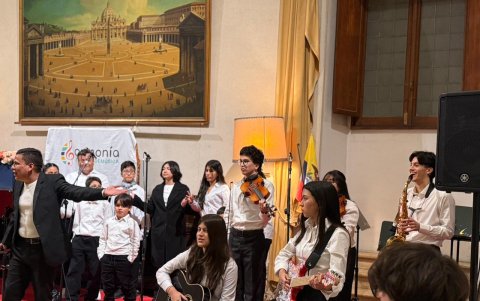 Los alumnos, tocando en la sede de la FAO.