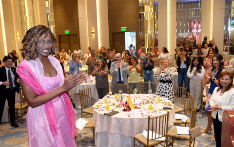 Bisila Bokoko, mujer de negocios, emprendedora y filántropa, fue la conferencista internacional invitada.