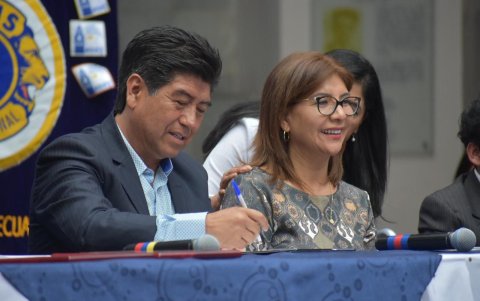 El exalcalde de Quito, Jorge Yunda, y su hermana, Lilia Yunda.