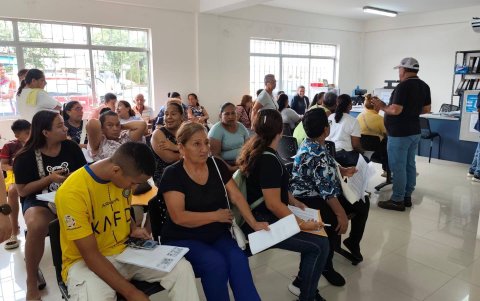 Reclamos por bloqueos de cuentas y cobros retroactivos intensifican el conflicto en Quevedo.