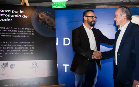 Andrés Zurita, director ejecutivo de AEI, junto a Santiago Jarrín, CEO de Diners Club.