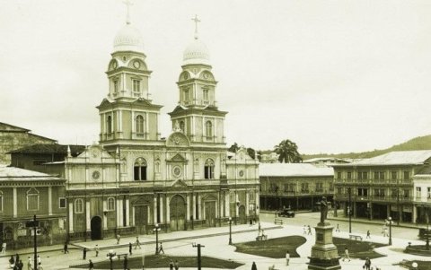 La Plaza San Francisco, décadas atrás