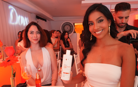 Ashley Aldás y Jennifer Tutivén.