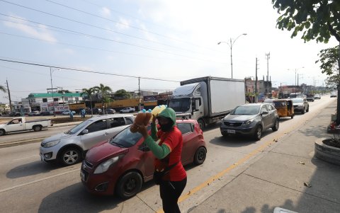 calles abiertas y sin árboles intensifican la sensación térmica en Guayaquil.