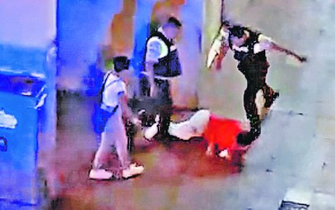 En vídeo, un caso aislado en el que se evidencia abuso policial.