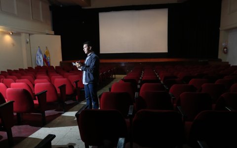 El cine. La sala ‘Enrique Gil Calderón’ está en el quinto piso del edificio sede de la Casa de la Cultura Núcleo del Guayas. Tiene capacidad para 260 espectadores.
