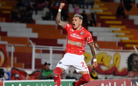 Carlos Garcés tuvo su primera experiencia internacional con un equipo en Cienciano de Perú