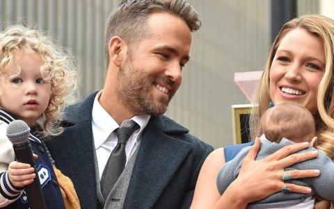 El actor Ryan Reynolds y su familia.