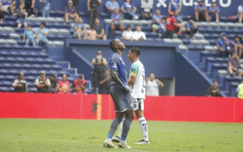Jaime Ayoví reacciona durante un partido del Bombillo en la temporada 2024