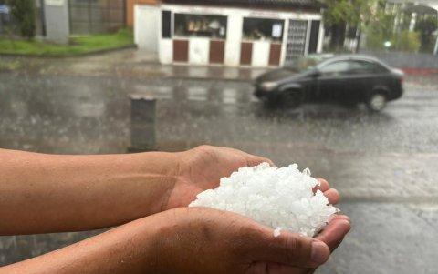 Lluvia acompñada de granizo cayó este 27 de febrero en Quito.