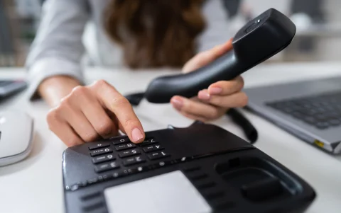 Las empresas deben contar con autorización para realizar llamadas comerciales en Ecuador.