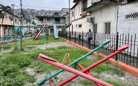 Recreación. Barrios sin parques o donde los juegos infantiles no estén protegidos bajo la sombra de un árbol, deberían ser prioridad en la reforestación.