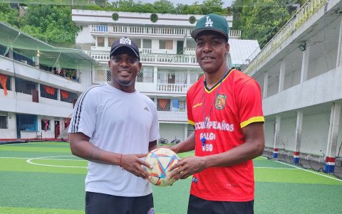 El fútbol unió a Valencia y Wila en Quinindé para formar nuevos talentos en la academia Real Sociedad.