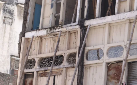 La pared que da hacia el lado norte de la Casa Tola está en riesgo de caerse, según indicó el Municipio de Guayaquil.