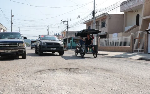 El deterioro de las vías se expande en medio de críticas  Los ciudadanos denuncian que los impuestos no se reflejan en obras.
