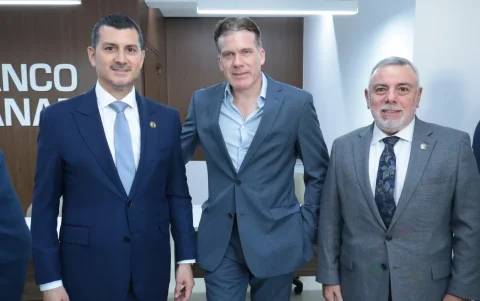 Miguel Ángel González, Alberto Acosta y Juan Carlos Navarro.