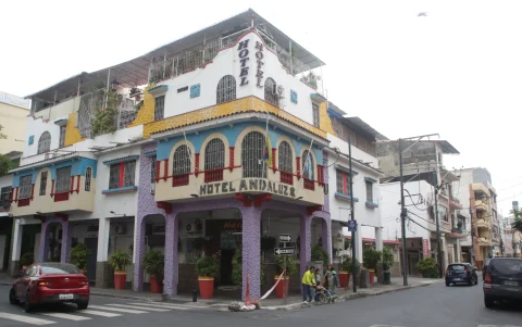Hostales y hoteles de 3 estrellas en el centro de Guayaquil.