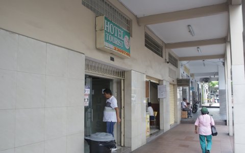 Hoteles ofrecen estadías a un precio competitivo.