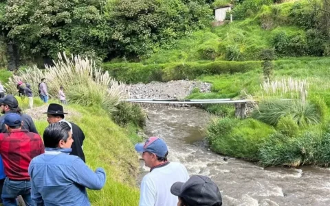 Los vecinos de sectores cercanos al río Pachanlica hacen recorrido con las autoridades provinciales para que perciban los malos olores que emana su cuenca.