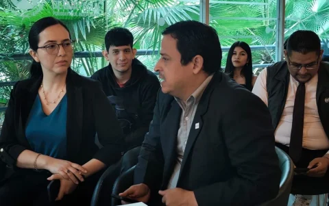 El Café Científico reunió a universidades, sector público y estudiantes en Guayaquil para analizar los retos del emprendimiento universitario.