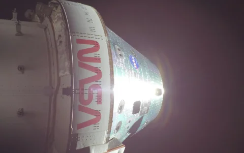 La cápsula de Artemis II se prepara para el reingreso con la nueva estrategia de la NASA.