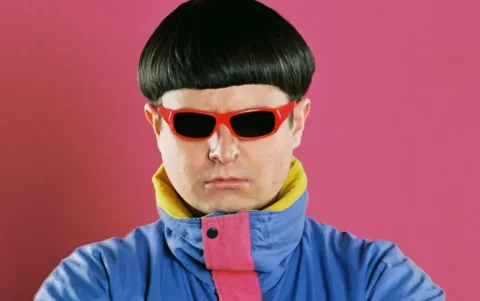Oliver Tree Nickell, nacido el 29 de junio de 1993 es un cantautor, productor discográfico, rapero y cineasta estadounidense.