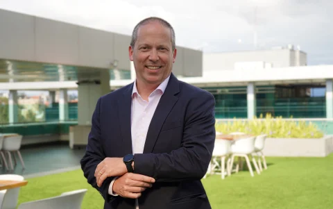 Olivier Monjaret como su nuevo Director de Regulación y Asuntos Públicos, de Tigo Ecuador.