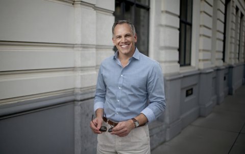 La IA destaca esta combinación de colores como acertada por su tono de piel.