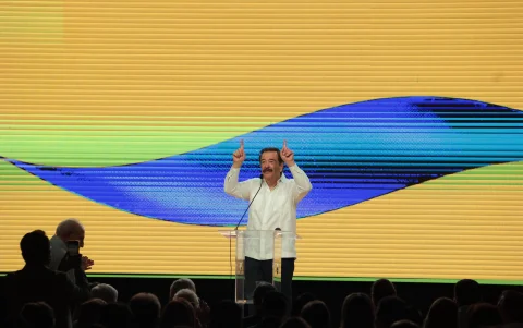 Jaime Nebot, exalcalde de Guayaquil, llegó a su cita en el Centro de Convenciones, ubicado en el norte de la ciudad, donde sus invitados lo esperaban.