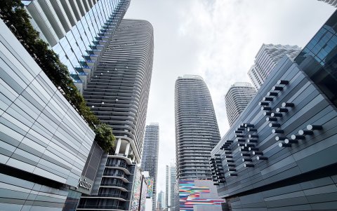 Brickell es ese lado más moderno, sofisticado y cosmopolita de Miami. Ubicado junto a la bahía de Biscayne