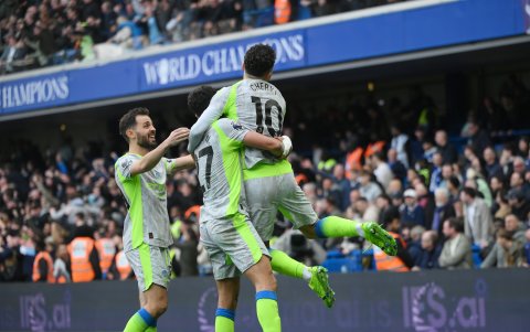 Manchester City goleó 3-0 a Chelsea en Stamford Bridge.