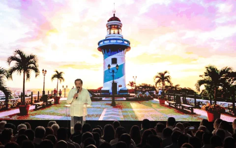 Jaime Nebot reapareció en el escenario político durante una conferencia en Guayaquil, en la que buscó reposicionar su liderazgo de cara a los comicios seccionales.