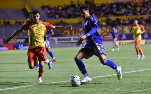 Aucas y Emelec se enfrentaron en el estadio Gonzalo Pozo Ripalda de Quito.