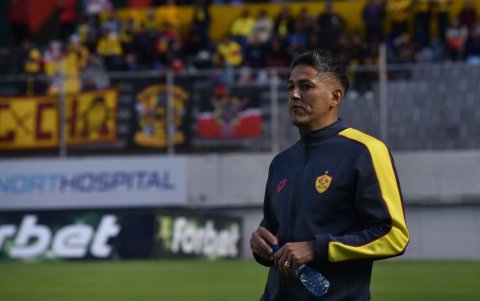 El entrenador de Aucas, Norberto Araujo, mandó al campo a Ayrton Preciado en el segundo tiempo para generar mayor peligro sobre el arco visitante.