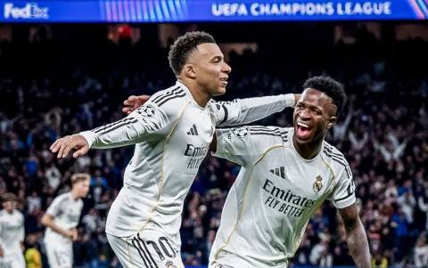 Kylian Mbappé y Vinícius Jr. la delantera de Real Madrid.