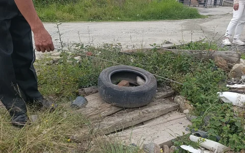 La falta de obras mantiene al barrio entre promesas incumplidas y condiciones precarias de infraestructura. La insalubridad se suma al problema.