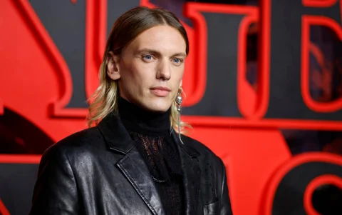 Jamie Campbell Bower durante un evento promocional, previo a su participación en la Comic Con Ecuador 2026.