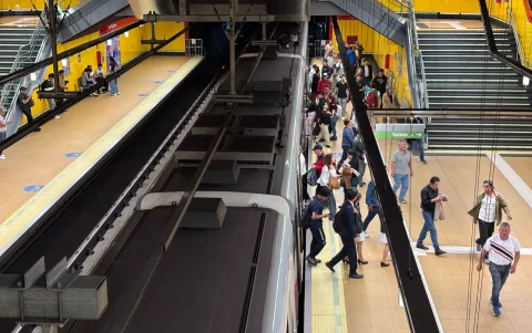 El 13 de abril, la espera por un tren fue de ocho minutos. Pasadas las 10:30, el sistema funcionó con normalidad.