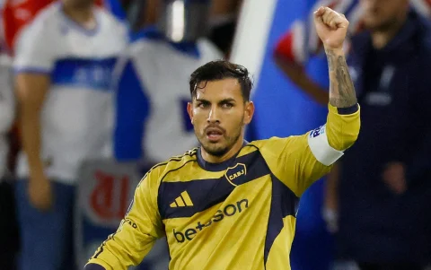 Leandro Paredes, campeón del mundo con Argentina, comanda el mediocampo xeneize.