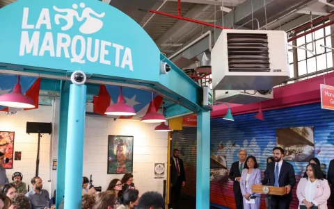 Conferencia de prensa en La Marqueta en Nueva York.