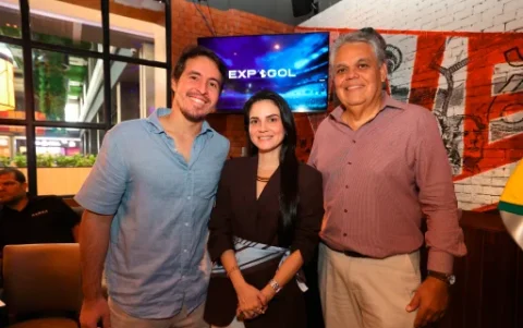 Julio Vélez, Stefanie de la Vera y Paris Molina.