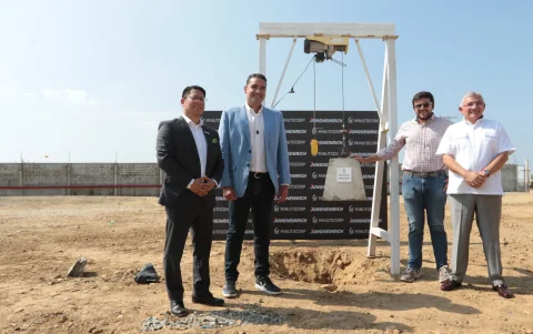 Eduardo Morán, director general de Jungheinrich; Juan José Yúnez, alcalde de Samborondón; David Concha Neme, director ejecutivo Minutocorp; y David Concha Becerra, gerente general Minutocorp.
