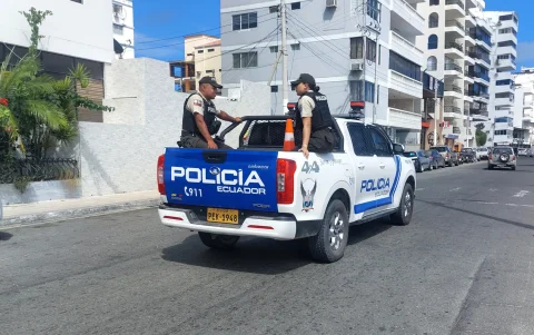 Salinas mantiene su atractivo turístico, aunque con preocupación por recientes hechos violentos. La presencia policial, advierten, sigue siendo insuficiente.