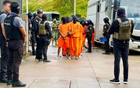 El traslado busca mejorar control interno y limitar estructuras del crimen organizado en cárceles.